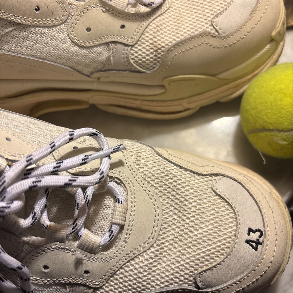 Balenciaga Triple S White Sneakers - Iconic Chunky Style - 43 - Picture 8 of 8